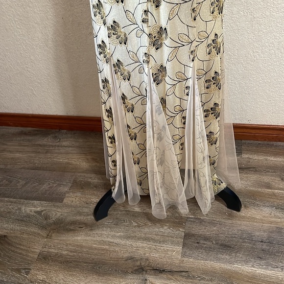 CANDALITE PETITE Gold Floral Party Dress - Picture 3 of 8